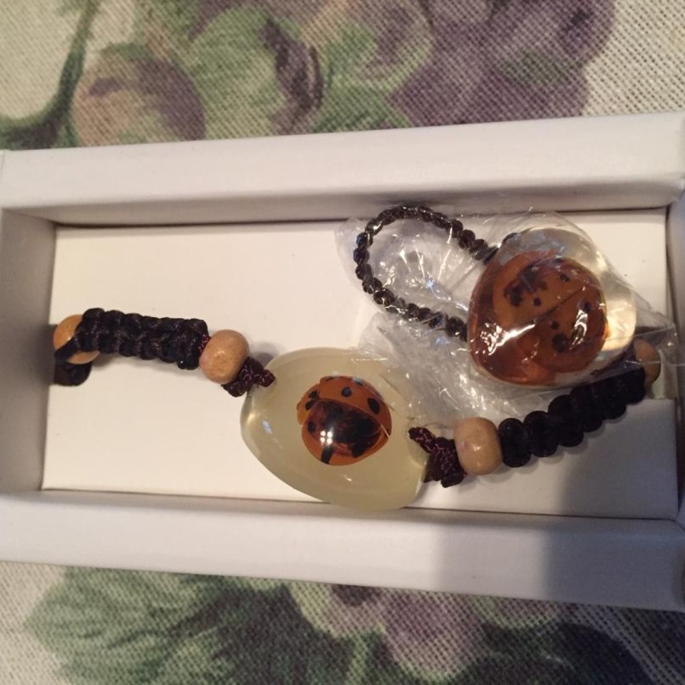 2 Insect rings and 2 bracelets